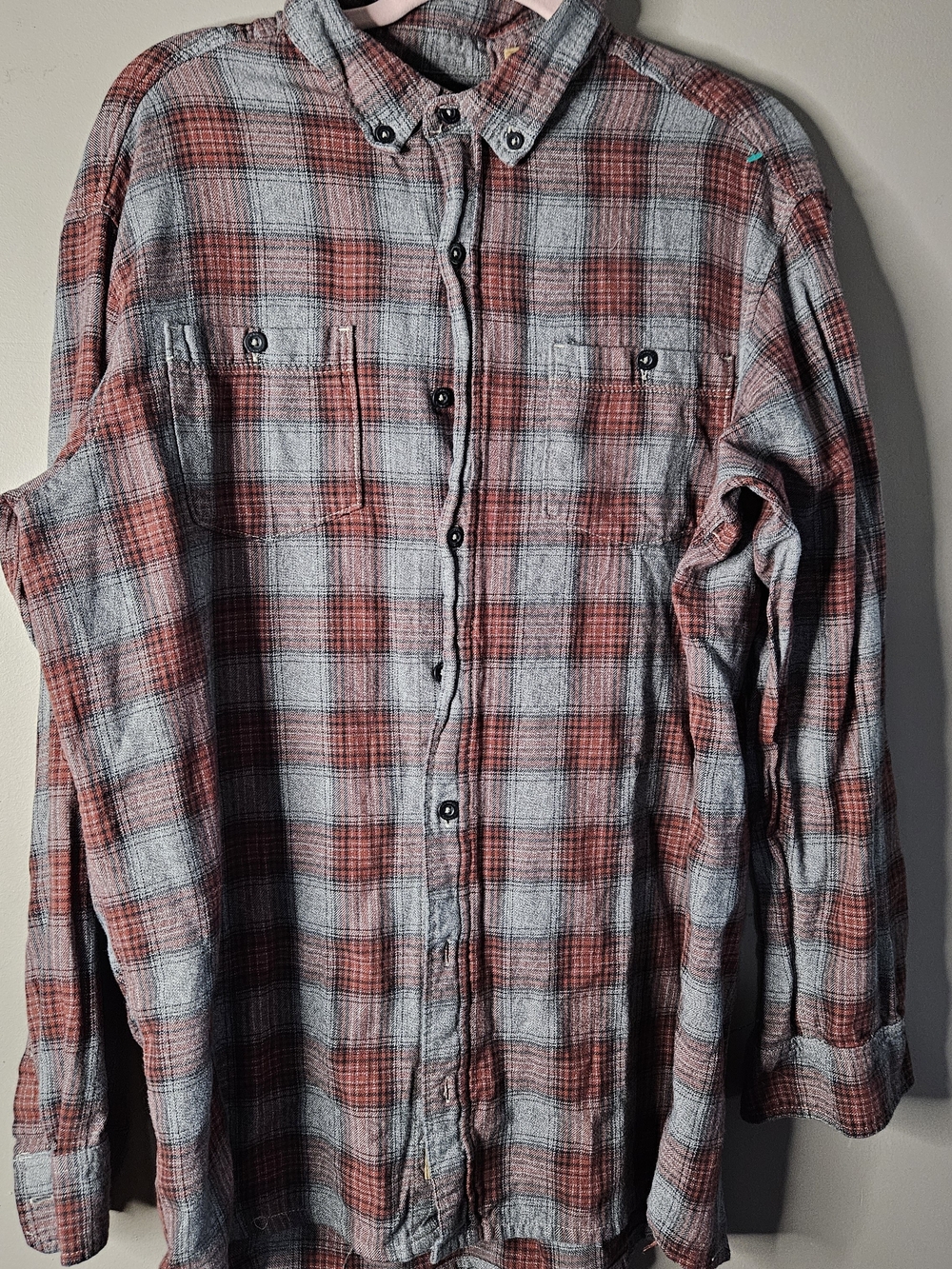 Men's Red & Gray Plaid Button-Down Shirt